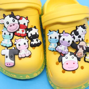 Добро качество, 1-12 бр., разноцветни сандали с коровьими животни, очарователни аксесоари за обувки с катарама, подходящ за Croc Jibz, празнични подаръци