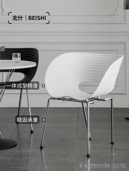 Мрежест стол знаменитост Ins Shell Проста Домакински Пластмасова Облегалка Облегалка за Дизайнерска маса за хранене, стол за малък апартамент Кафе Стол